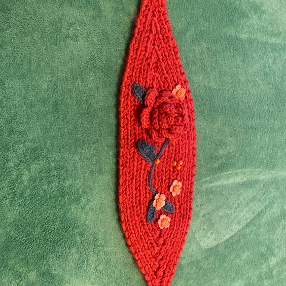 Handmade knit flower orange headband - Picture 2 of 4